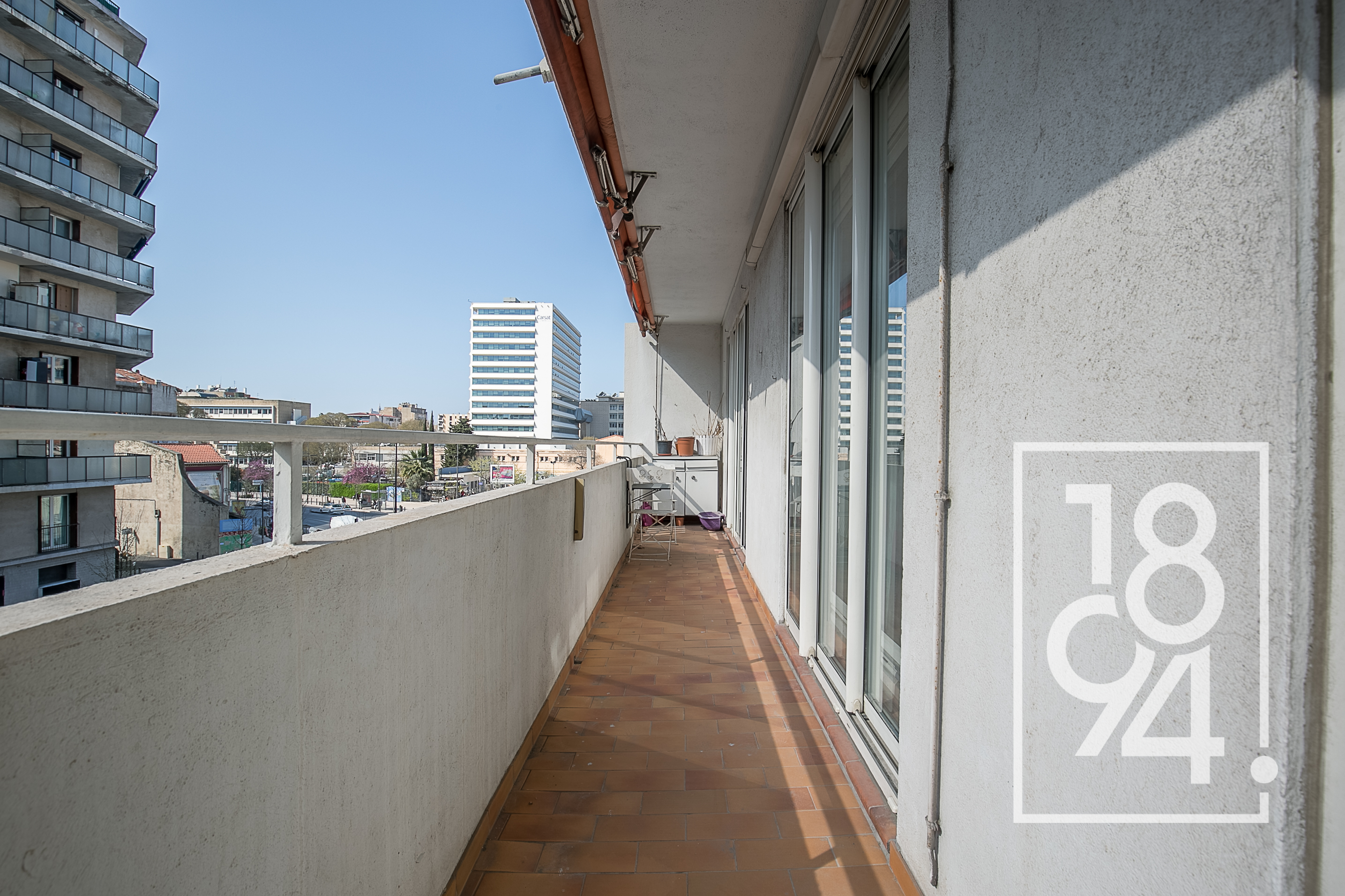 Appartement À Vendre T4 de 97,4m2 traversant avec balcon 13004 marseille secteur Blancarde /Camas