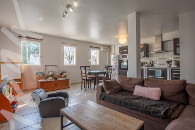 Appartement T3 en duplex 90m² avec terrasse, garage et cave au Puy Sainte Réparade