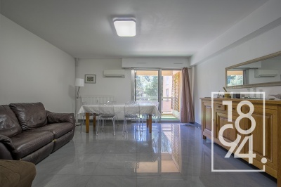 Traversant de type 4 de 98 m² avec terrasse ,ascenseur ,cave ,parking et gardien