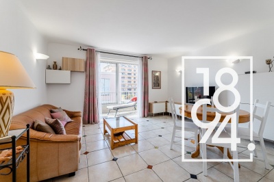 APPARTEMENT T3 58M2 TRAVERSANT EN RESIDENCE FERMEE SECURISEE A SANARY S/MER A 10 MIN A PIED DU CENTRE VILLE ET DE LA PLAGE