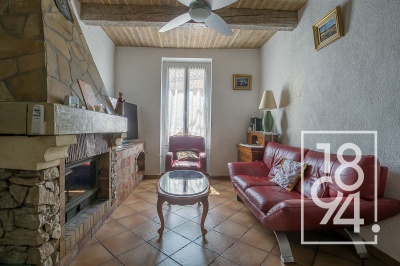 Maison sur 3 niveaux au cœur du village des Camoins