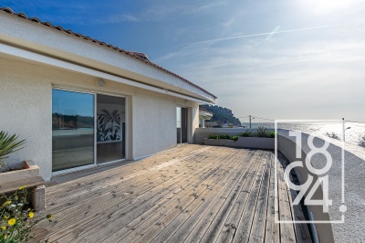 Appartement de 90m2 de type 3, Dernier étage, Terrasse vue mer et parking privatif.