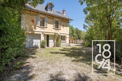 MAISON A RENOVER, TRES BIEN SITUEE.