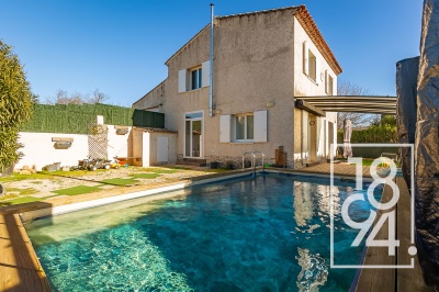 MAISON INDIVIDUELLE AVEC PISCINE, GARAGE ET ATELIER SUR TERRAIN PLAT