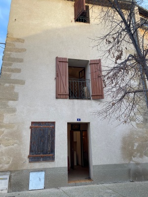 Maison individuelle 2 pièces à rénover centre la Tour d'Aigues