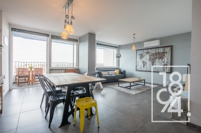 EN EXCLUSIVITE Appartement À Vendre T4 de 97m2 avec 11m2 de terrasse, une vue panoramique sur la mer et les collines  situé à la résidence Super Rouvière 13009 Marseille