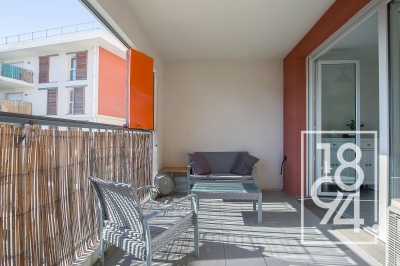 A VENDRE T 3 AVEC TERRASSES ET STATIONNEMENTS