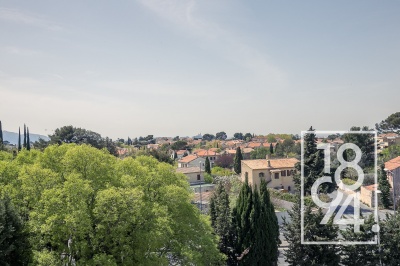 Appartement À Vendre T3 traversant 58m2 rénové Montolivet 13012 résidence calme, arborée avec commerces