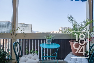 Appartement T4 traversant 82 m² avec balcon, étage élevé – Secteur La Timone