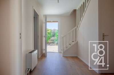 Maison rénovée T4 possibilité T5 de 97m2 avec garage et  jardin .