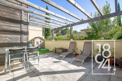 Appartement de Type 4 en dernier étage avec terrasse et box