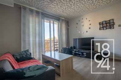 Appartement  traversant T3 de 60 m2 avec balcon à Salon de Provence proche CV