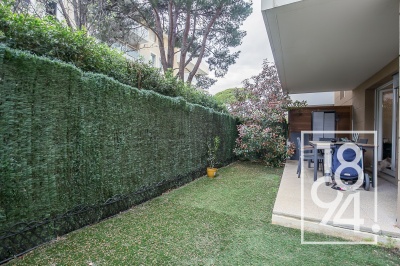Rez de jardin de type 2 de 43 m² avec jardin de 29 m² et garage en sous sol .