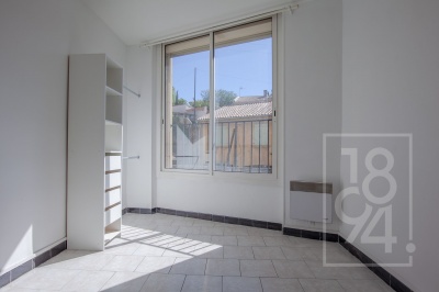 Appartement T3 traversant avec parking privé  centre ville Salon de Provence