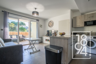 Appartement À Vendre T2 39 m² avec garage box simple et terrasse de 8m²