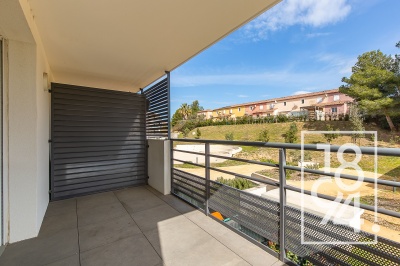 Appartement 3 pièces de 58m2 terrasse, Vue jardin et Double parking.