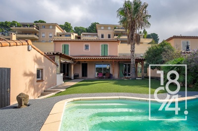 Villa contemporaine 6 pièces sur 490 m² de jardin avec piscine pool house et garage