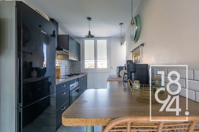 Appartement T4  de 68,18m2 entièrement rénové avec balcon et cave privative.