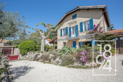 Maison des années 30 avec grand jardin et vue dégagée