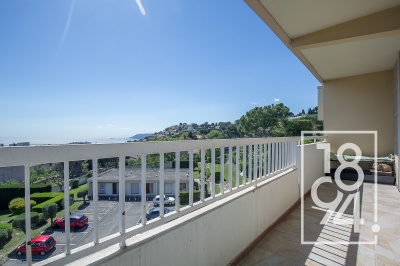 Appartement  T3 en dernier étage avec une belle  vue mer