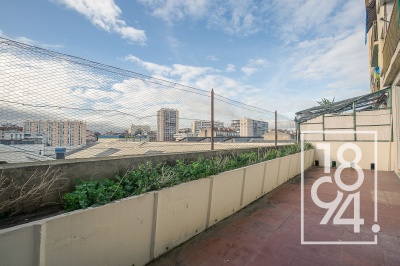 STUDIO AVEC TERRASSE À VENDRE !