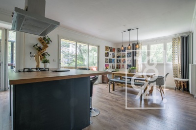 COUP DE COEUR ! APPARTEMENT RENOVE TYPE 3/4 80M2 BALCON VUE COLLINES PARKING - SAINT TRONC 13010