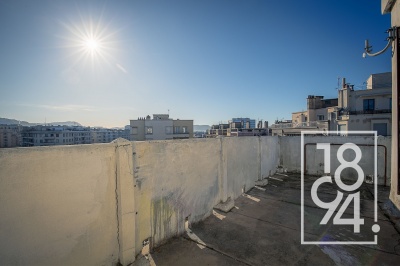 Studio à rénover avec belle terrasse