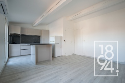 T2 rénové en dernier étage avec balcon secteur La Barasse / Saint-Marcel