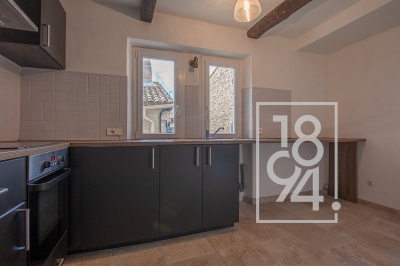 Maison 4 chambres, d'environ 100m² avec terrasse et jardin au calme à 11km de Pertuis