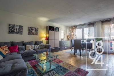 Appartement de type 4 de 77m2 avec un balcon et un ascenseur.