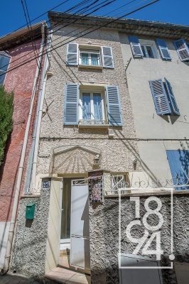 Maison sur 3 niveaux au cœur du village des Camoins