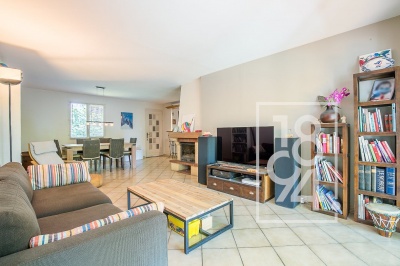 Maison T4 100m2 de plein pied avec terrain et piscine sur Saint Mitre les Remparts