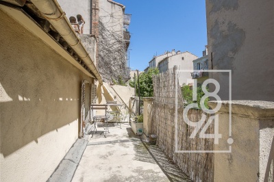 IDEAL INVESTISSEURS ! STUDIO 20M2 TERRASSE 20M2 DERNIER ETAGE - QUARTIER LA PLAINE 13005