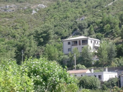 Maison À Vendre de 260m2 sur une parcelle de 8700m2