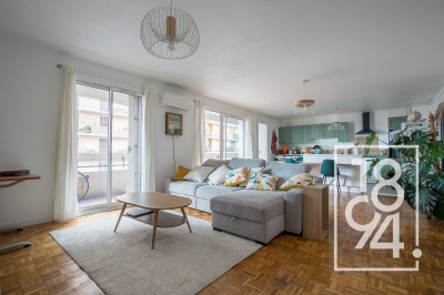 A VENDRE T 4 SECTEUR JEANNE JUGAN  AVEC BALCON
