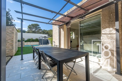 Superbe Appartement en Haut de Maison avec Jardin et Piscine