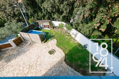 Maison des années 30 d'environ 110m2 et dépendances(30m2 environ) avec Jardin  Piscine Hors Sol sur Chateauneuf les Martigues