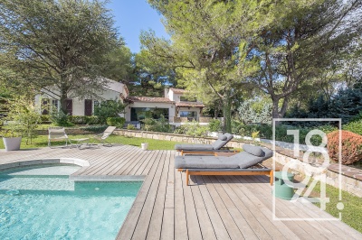 Villa de Charme Aubagne terrain de 3036m2 prestation haut de gamme au calme sans vis-à-vis proche des commodités