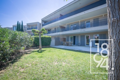 Appartement T3 en rez de jardin avec garage fermé et double cave à Lançon de Provence