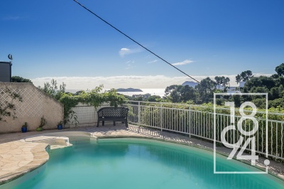 Triplex avec jardin privatif, piscine et magnifique vue mer !