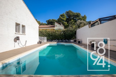 Maison traversante de 6 pièces de 120m2 avec un studio indépendant, jardin et piscine.