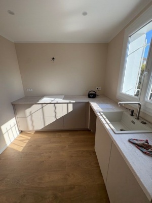 Maison rénovée T4 possibilité T5 de 98m2 avec garage et  vaste jardin .