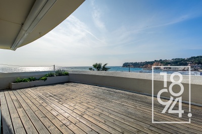 Appartement de 90m2 de type 3, Dernier étage, Terrasse vue mer et parking privatif.