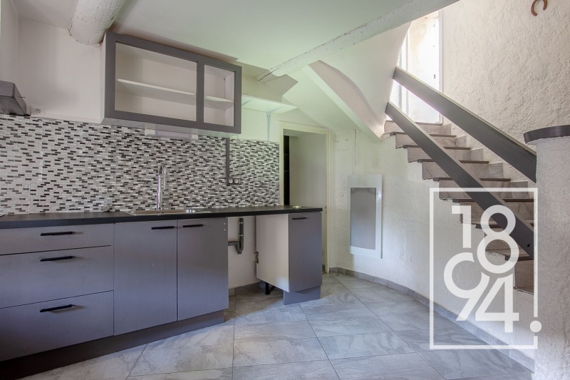 Atypique, Maison de Village à vendre sur 4 niveaux