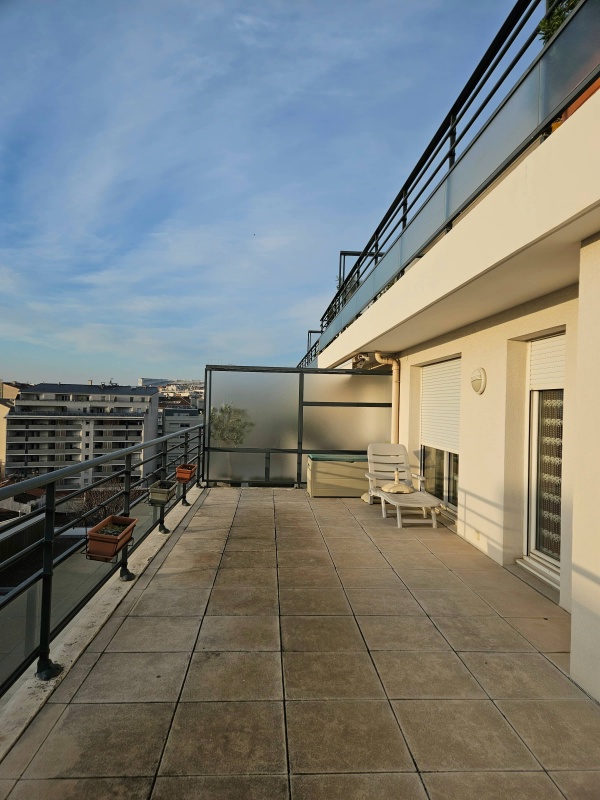 Appartement T2 en étage élevé avec terrasse de 28 m² – Quartier Le Rouet