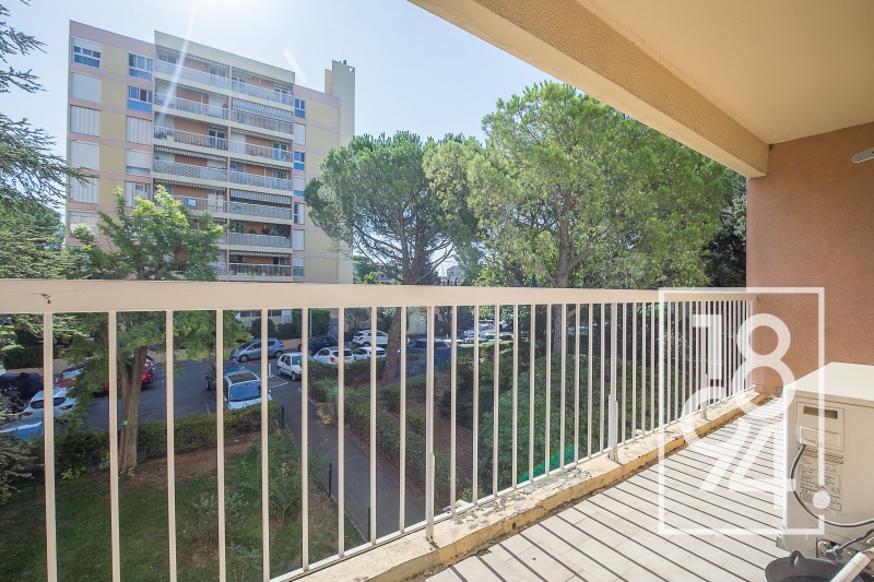 Appartement À Vendre T4 de 80m2 avec balcon, résidence calme, arborée, sécurisée et parking libre  Secteur de St Julien
