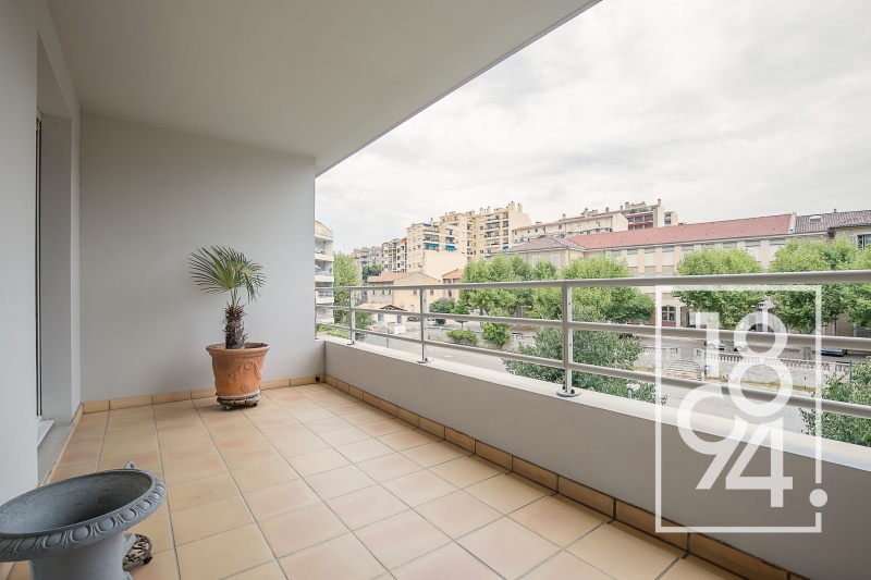 EXCLUSIVITE traversant de type 4 ,terrasses ,ascenseur et box rue jaubert