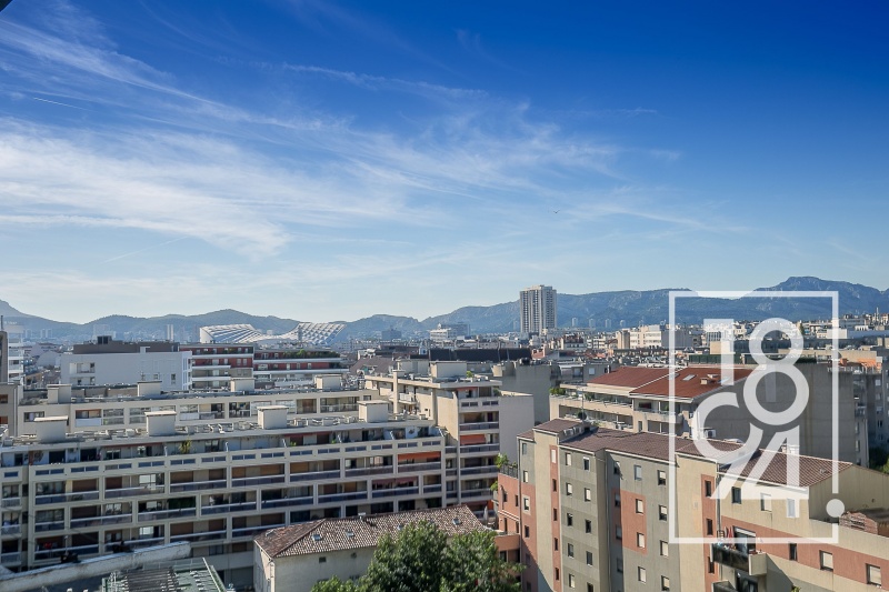 Exclusivité T4/5 110m2 Traversant avec vue + Balcon + Cave