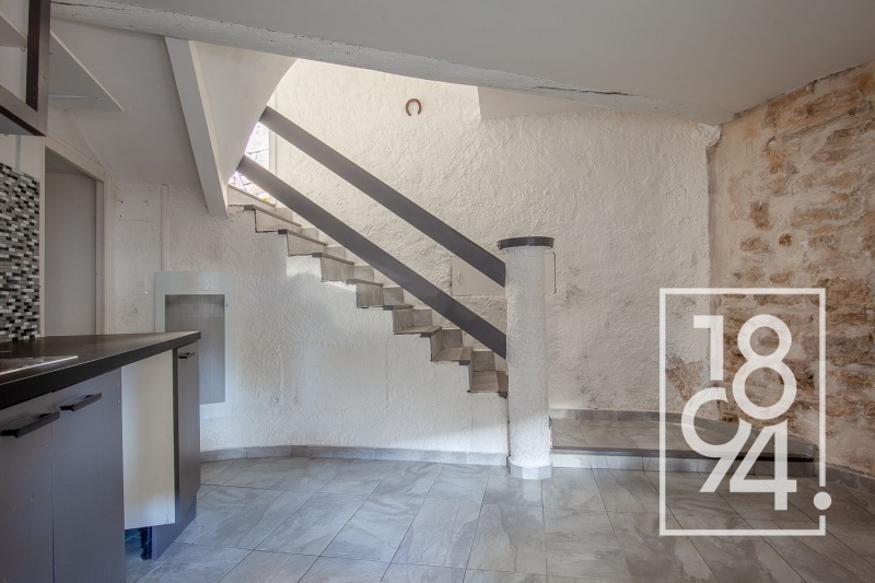 Maison de Village Atypique à vendre sur 4 niveaux