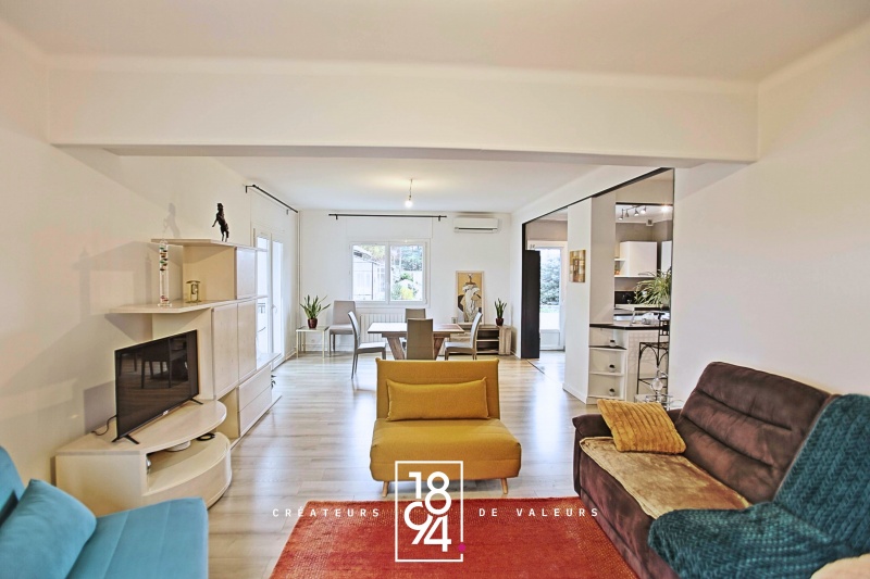 Nimes – Bel appartement rénové de 101 m² avec terrasse et balcons